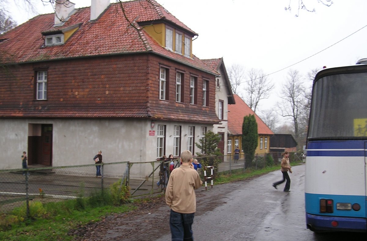   Rodzice bronią  szkoły  . Władza: mogli działać wcześniej