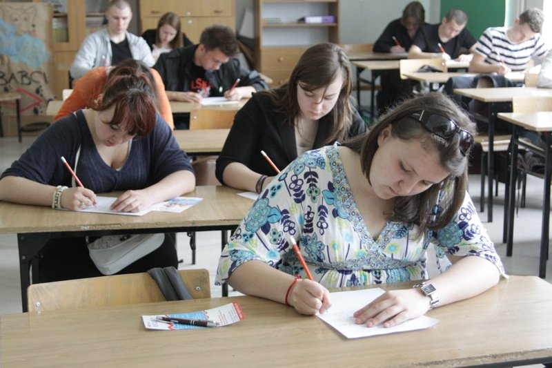 Krzysztof Dziąbkowski z V LO najlepszy w ogólnomiejskim dyktandzie