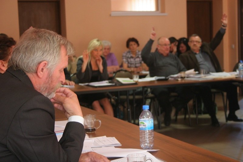 Radni nie wygasili mandatu wójta.  Sam zrezygnuje do 10 maja
