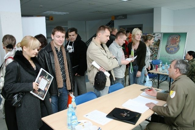 Połączone siły mundurowe na Elbląskich Targach Pracy