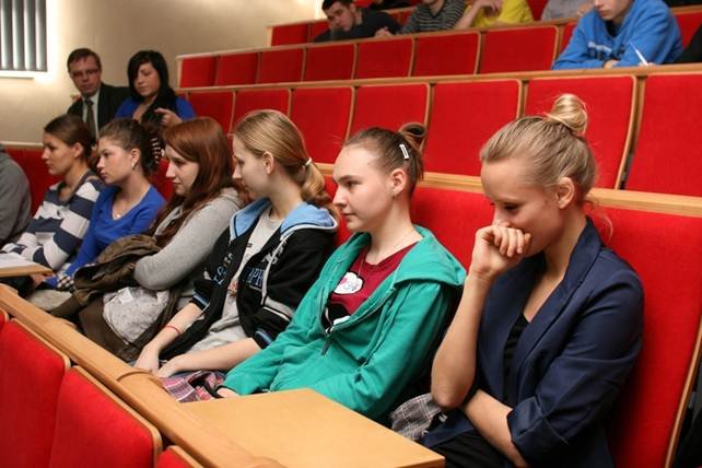 Uczniowie Ekonomika na wykładach nimieckich profesorów