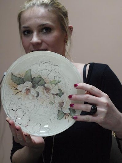 Decoupage dla studentów. Ozdobią lustro i talerze
