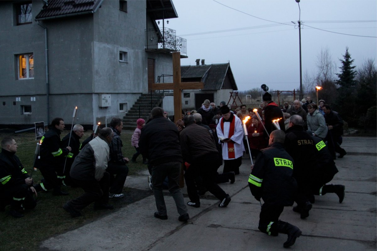 Droga Krzyżowa w Lisowie.Historyczny moment dla mieszkańców