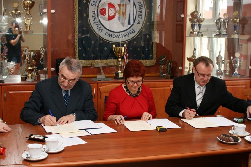 PWSZ podpisała umowę z pasłęckim Uniwersytetem III Wieku