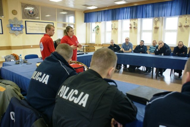 Elbląscy policjanci ćwiczyli, jak udzielać pierwszej pomocy 
