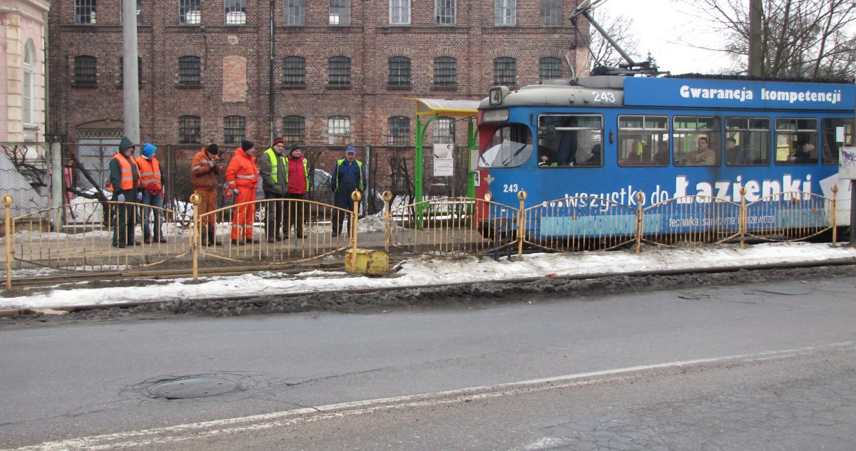 Awaria zwrotnicy zatrzymała ruch tramwajów na pół godziny
