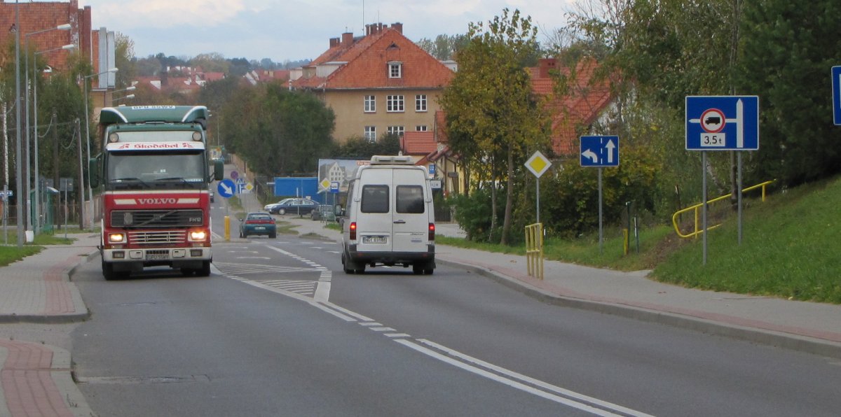 Kierowcy osobówek kontra tiry. Kto ma rację w tym sporze?
