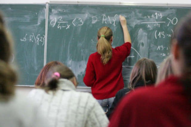 Zamiast dodatkowej pensji nauczyciele dostali po 20 złotych 