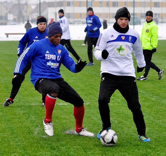Olimpia sparuje, testuje i podpisuje kontrakty
