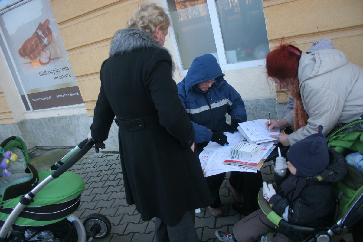 Solidarność zbiera podpisy w Elblągu pod referendum ws. emerytur