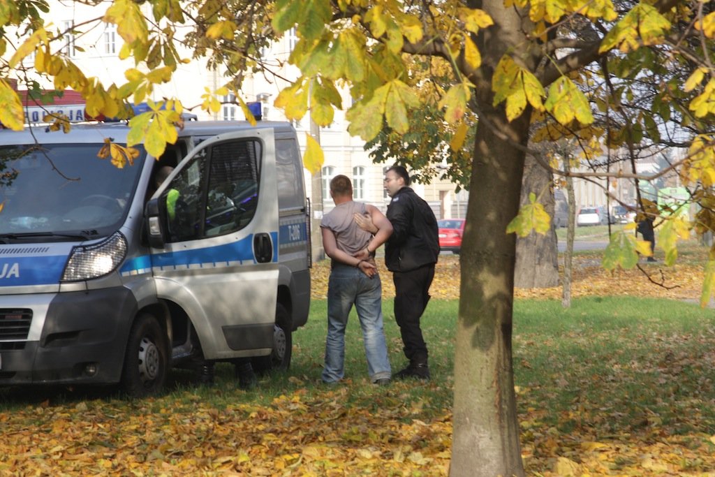 Uciekał przed policją, popełnił 30 wykroczeń, był pijany. Wyrok