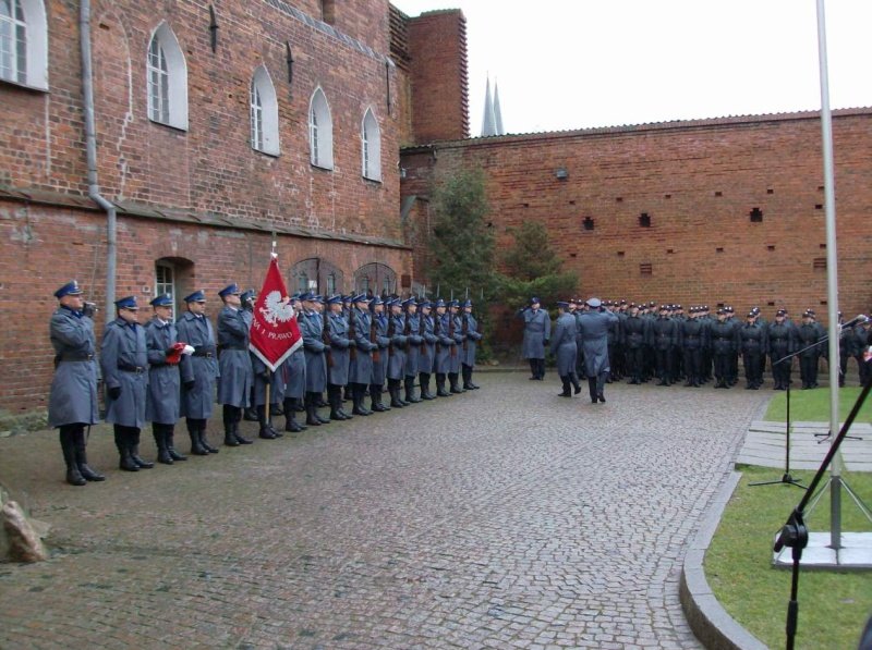 Policjanci złożyli ślubowanie. Pięciu funkcjonariuszy trafi do Elbląga
