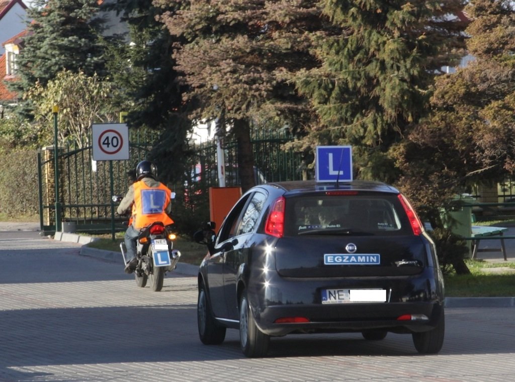 Przyszli kierowcy narzekają na egzaminatorów. Zdążyć do lutego