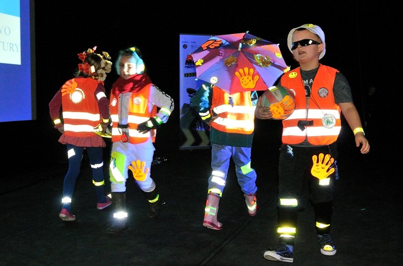 Moda na odblaski ratuje życie