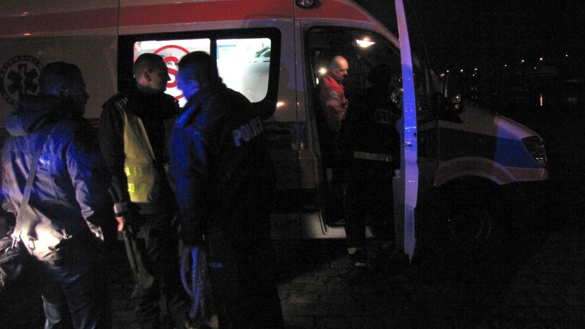 Policjanci wyłowili mężczyznę z rzeki Elbląg
