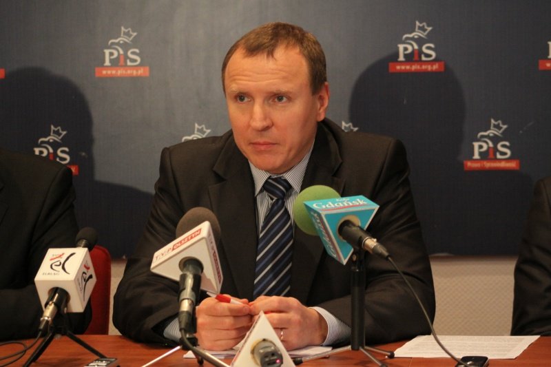 Asystenci europosła Kurskiego usunięci z Prawa i Sprawiedliwości