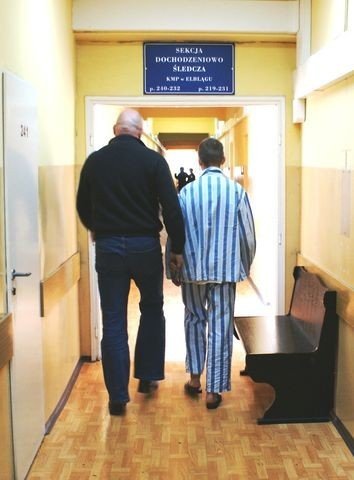 Niszczyli i okradali groby w Elblągu. Mają po 14 lat