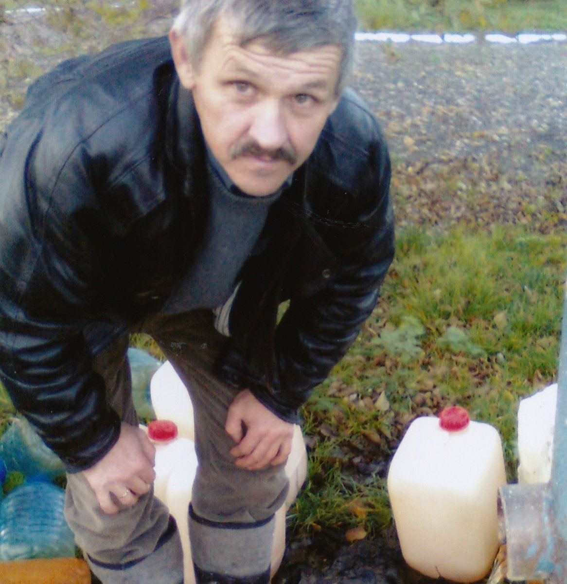 XXI wiek, a on jeździ osiem kilometrów po wodę do picia