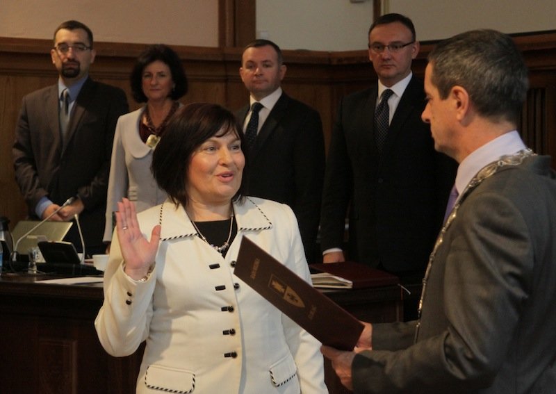 Nowa radna w Elblągu. Małgorzata Adamowicz zastąpiła Elżbietę Gelert
