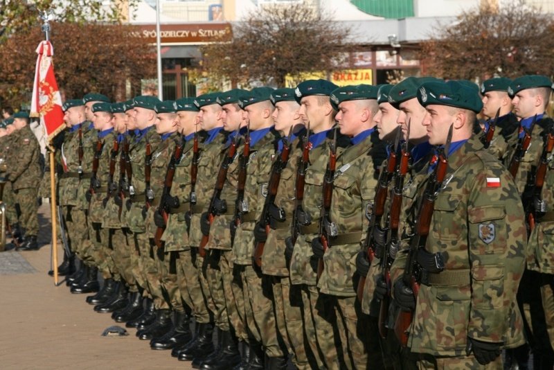 Żołnierze 16 PDZ podczas obchodów Święta Niepodległości