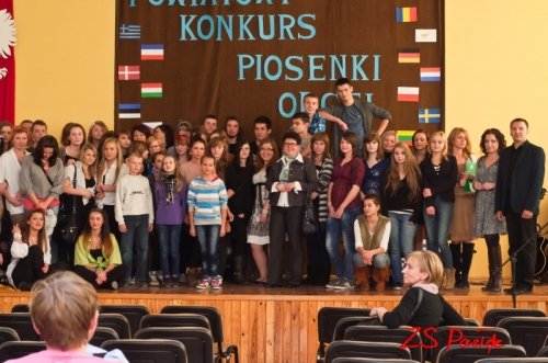 Szlifowali języki śpiewając zagraniczne przeboje