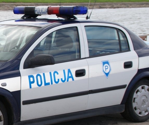 Kradł i włamywał się do aut
