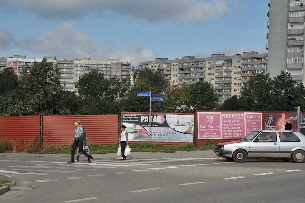 Wieczorami strach tędy przechodzić. Co dalej z placem przy ul. Węgrowskiej?