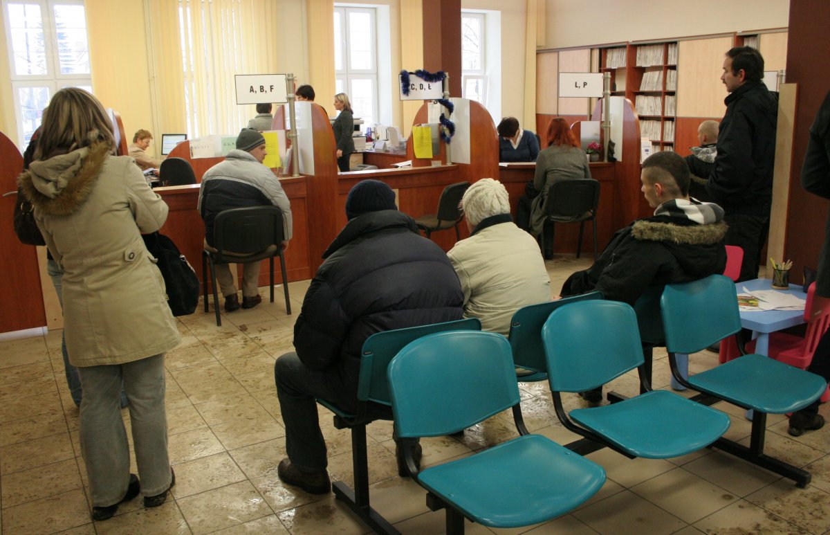 Zwolnienia grupowe w Elblągu i Braniewie.Armia tnie cywilów