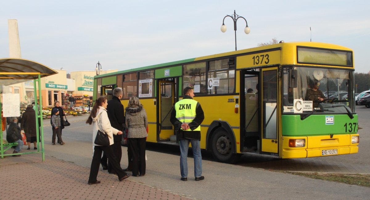 Nowe autobusy dowiozą nas na elbląskie cmentarze