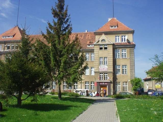 Zespół Szkół Handlowych w Elblągu obchodzi w tym roku XX-lecie istnienia
