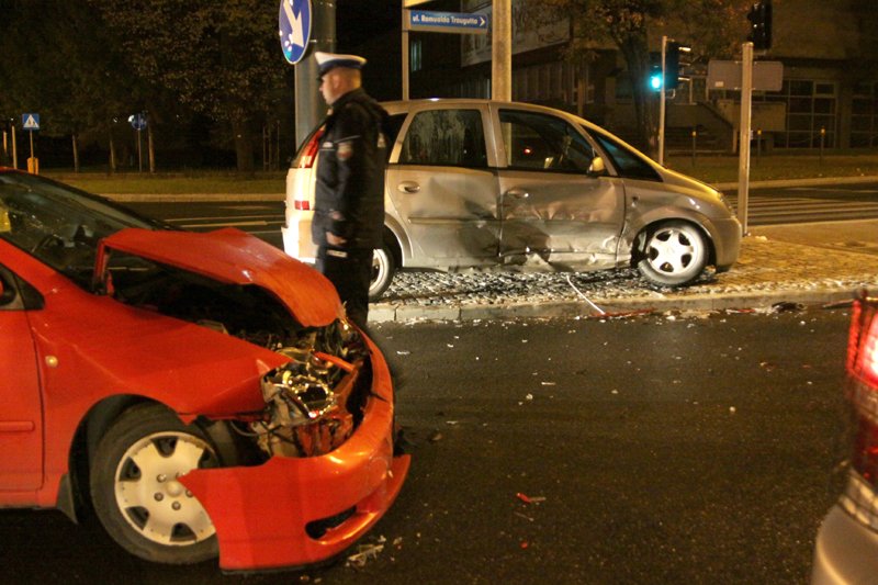 Uwaga: kolizja przy szkole muzycznej. Zdjęcia