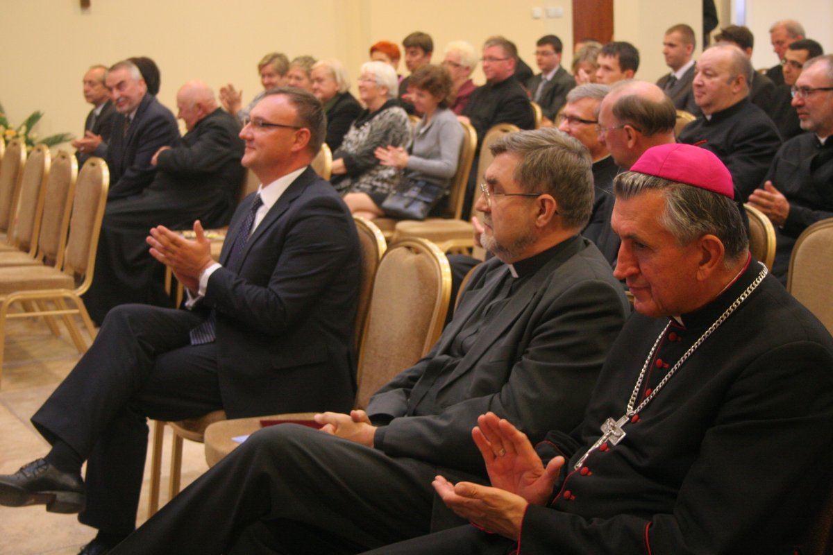 Nie ma chętnych do sutanny. Winna: nagonka na Kościół