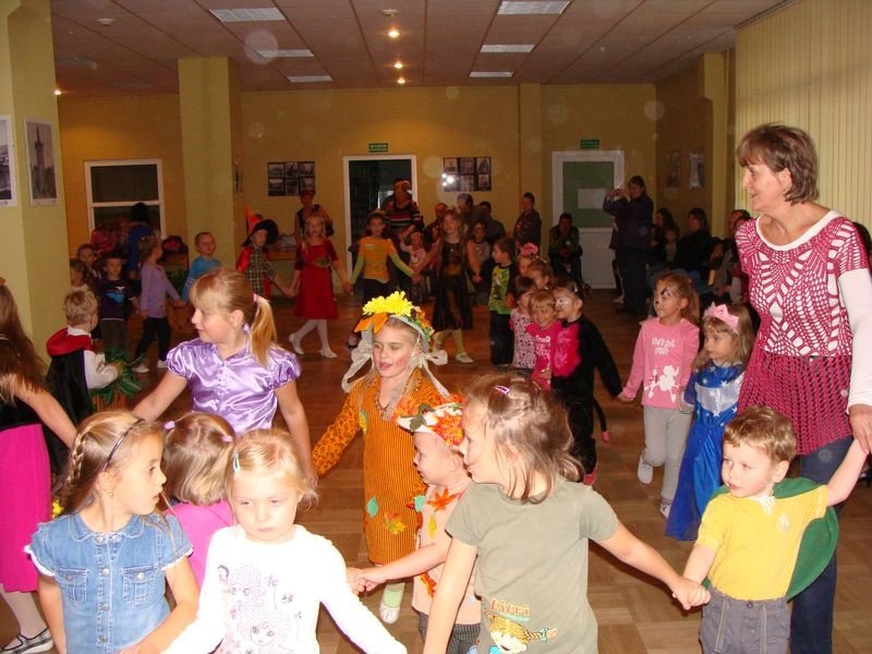 Bal Jesieni w Zakrzewie. Humor i uśmiech dzieci nie opuszczał