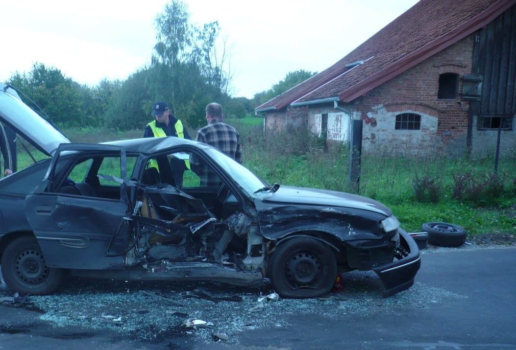 Wypadek w Młynarach. Dwie osoby ranne