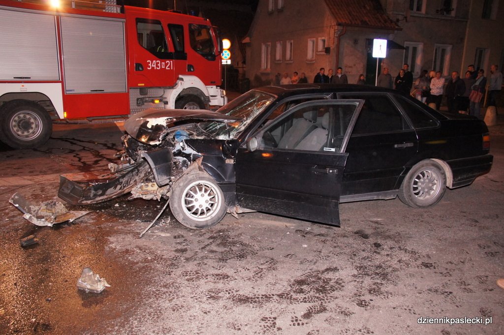 Zderzenie na skrzyżowaniu. Dwie osoby trafiły do szpitala