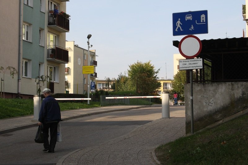 Przy wjeździe z Fałata na Płk. Dąbka ma stanąć szlaban