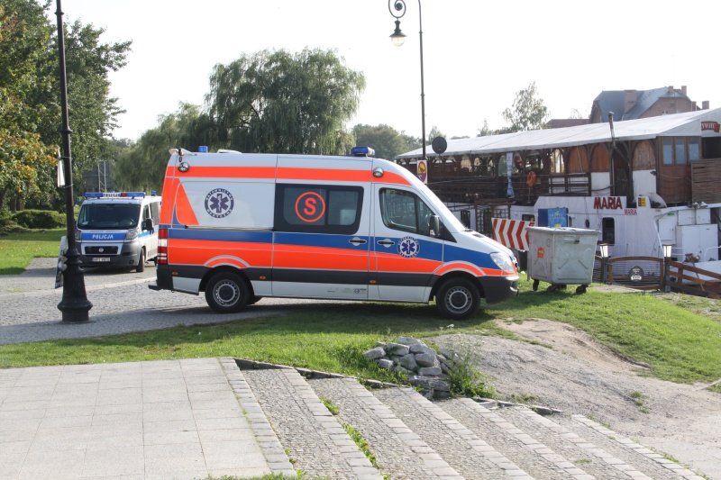 Wypadek nad rzeką Elbląg  . Mężczyzna cudem przeżył