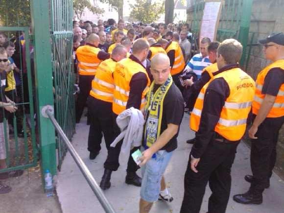Kibice Arki Gdynia już w Elblągu. Były utrudnienia w ruchu