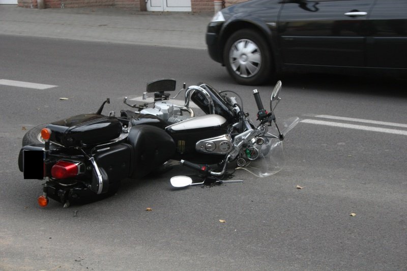 Chciał kupić motocykl. Ruszył w jazdę próbną i... miał wypadek