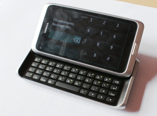 Znaleziono telefon komórkowy