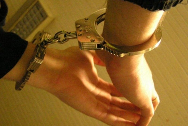 Skopali i okradli, bo potrącił na chodniku ramieniem. Wśród sprawców: 13-latka