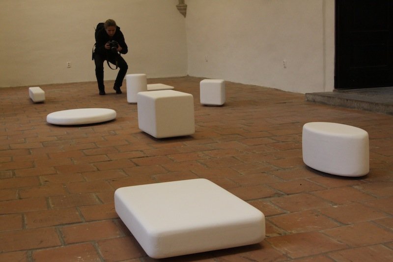 Między-przestrzeń w murach Galerii EL