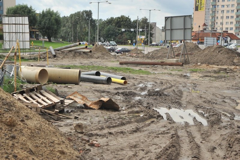 Porto 55. Miało być sto sklepów, są dziury i wykopy  