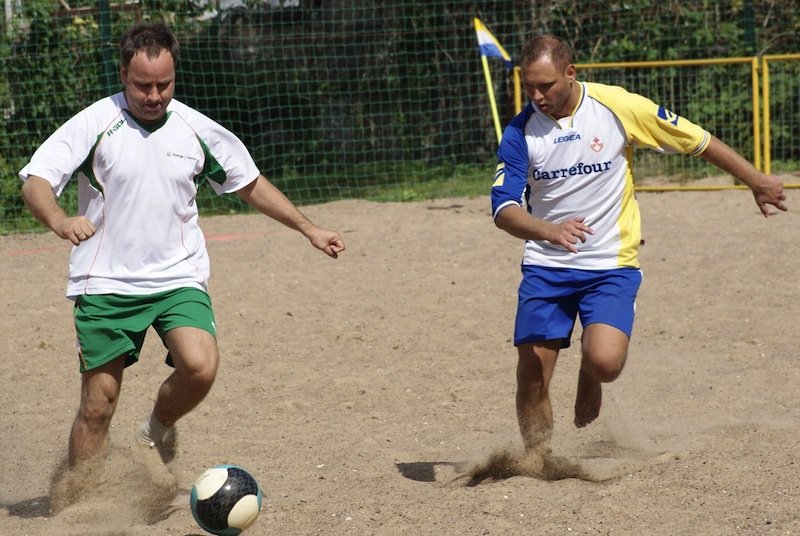 Szukają chętnych do udziału w mistrzostwach firm w plażowej piłce nożnej