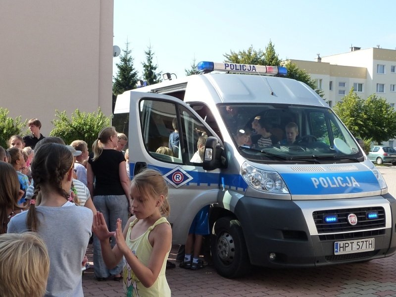 Policjanci odwiedzili dzieci na półkolonii