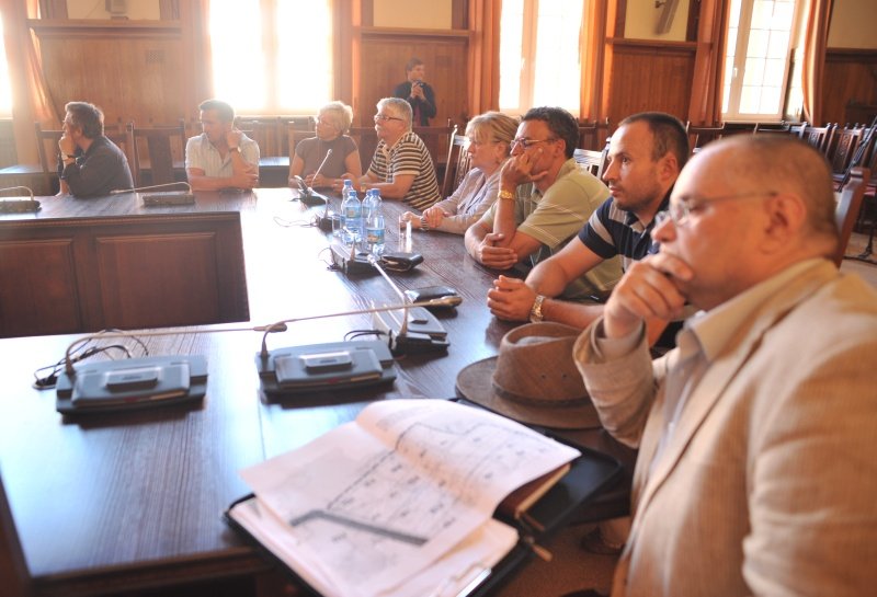 Wybudowali się, a teraz nie mogą się nawet zameldować