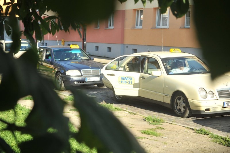 Elbląscy taksówkarze muszą sikać w krzakach