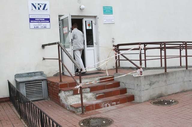 Schody do poradni kontra pacjenci
