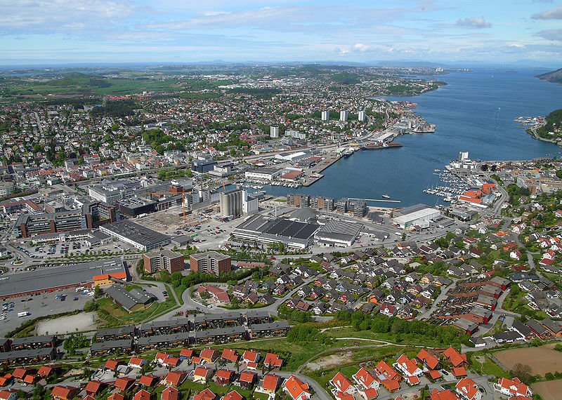Przez zamachy utknęły w Norwegii