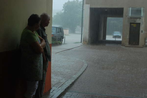 Nadciągają burze. Może padać grad